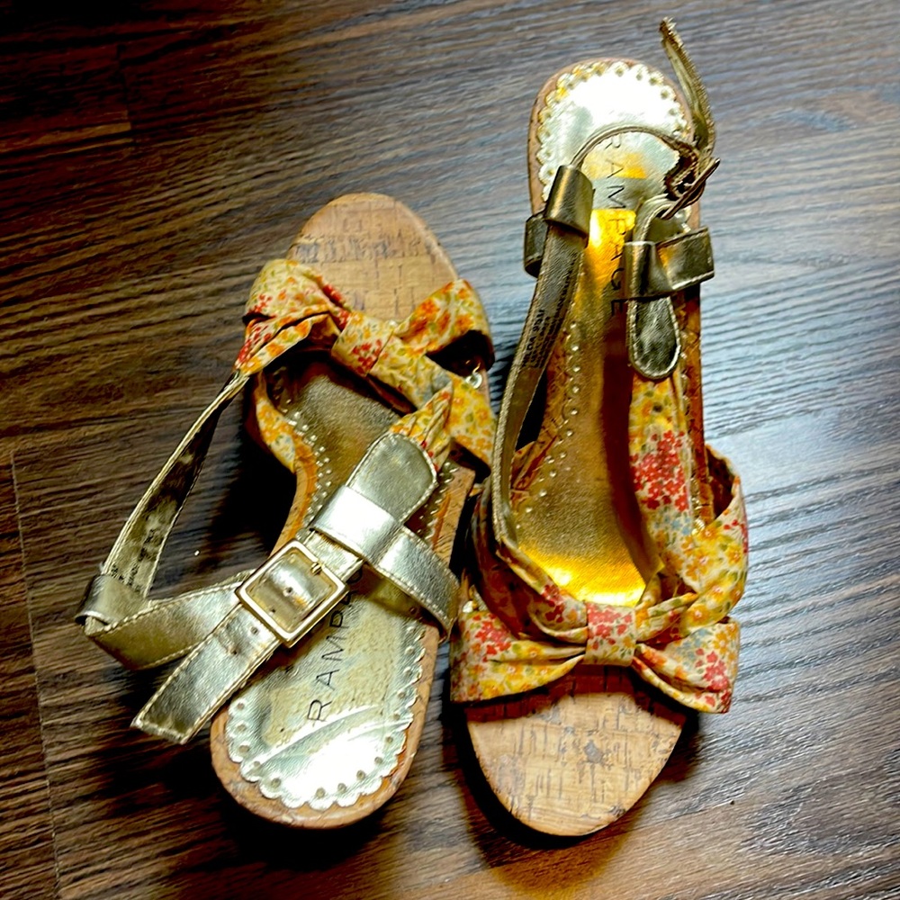 Rampage cork platforms with gold and floral straps sz 9.5!